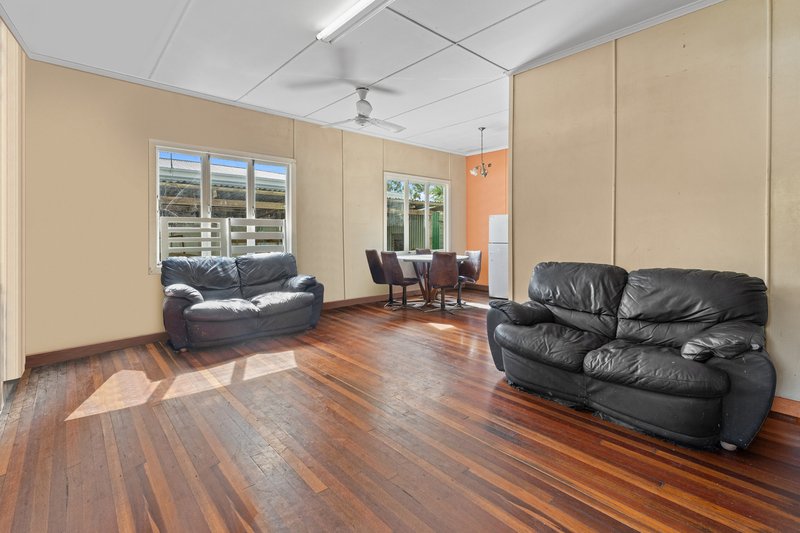 Photo - 4 Vineyard Street, One Mile QLD 4305 - Image 3