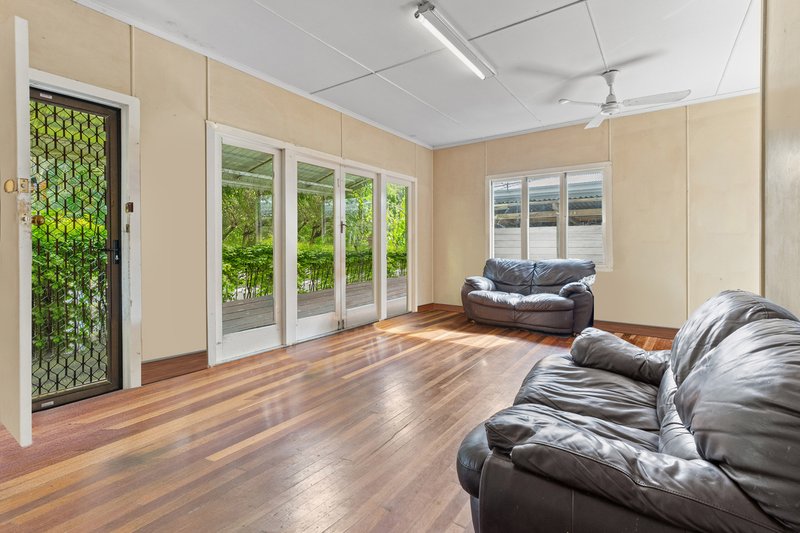 Photo - 4 Vineyard Street, One Mile QLD 4305 - Image 5