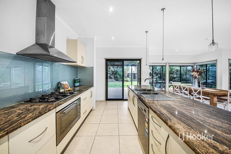 Photo - 4 Violet Way, Point Cook VIC 3030 - Image 7