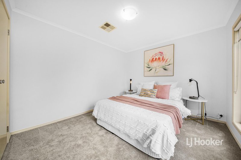 Photo - 4 Violet Way, Point Cook VIC 3030 - Image 18