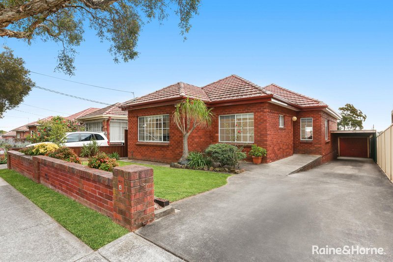 4 Vivienne Street, Kingsgrove NSW 2208