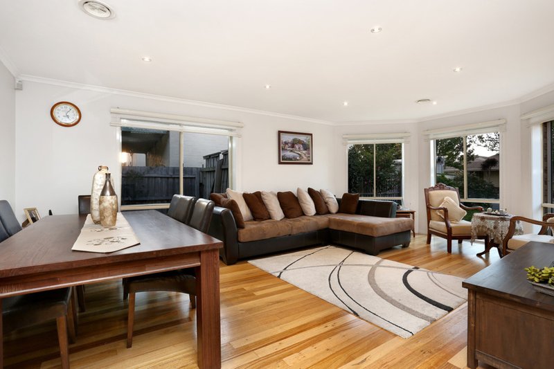 Photo - 4 Volantis Crescent, Roxburgh Park VIC 3064 - Image 2