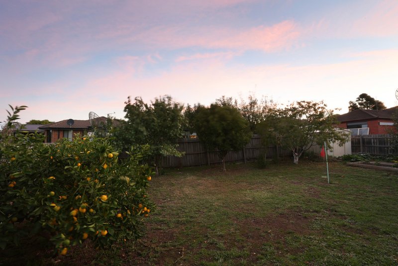 Photo - 4 Volantis Crescent, Roxburgh Park VIC 3064 - Image 16