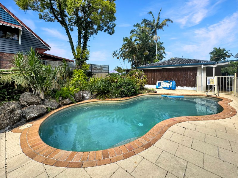 4 Wahlooga Way, Ocean Shores NSW 2483