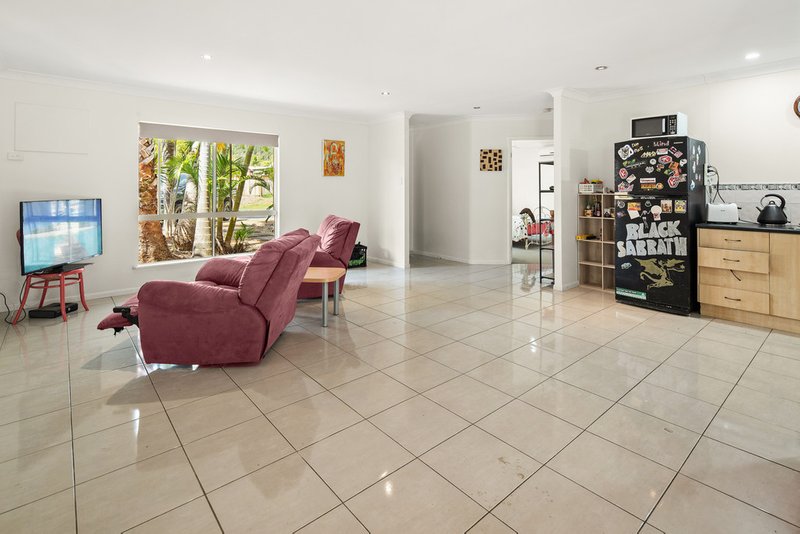 Photo - 4 Wahoo Court, Jubilee Pocket QLD 4802 - Image 3