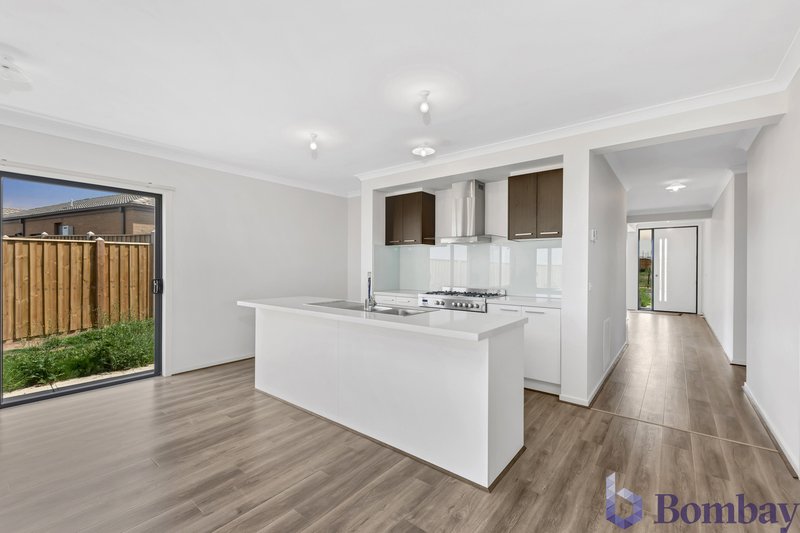 Photo - 4 Walker Drive, Mickleham VIC 3064 - Image 2