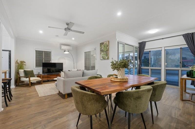 Photo - 4 Walkers Drive, Balmoral QLD 4171 - Image 4