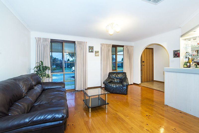 Photo - 4 Wallace Place, Mill Park VIC 3082 - Image 2