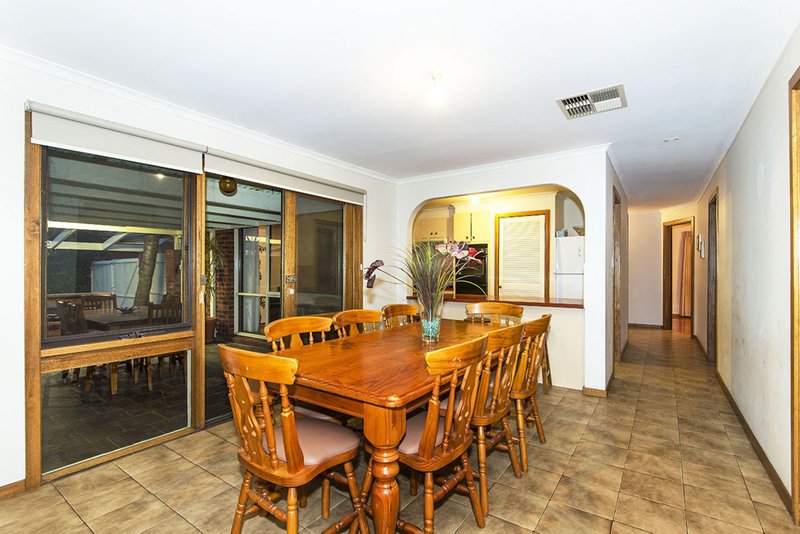 Photo - 4 Wallace Place, Mill Park VIC 3082 - Image 4