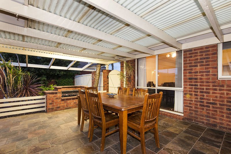 Photo - 4 Wallace Place, Mill Park VIC 3082 - Image 6