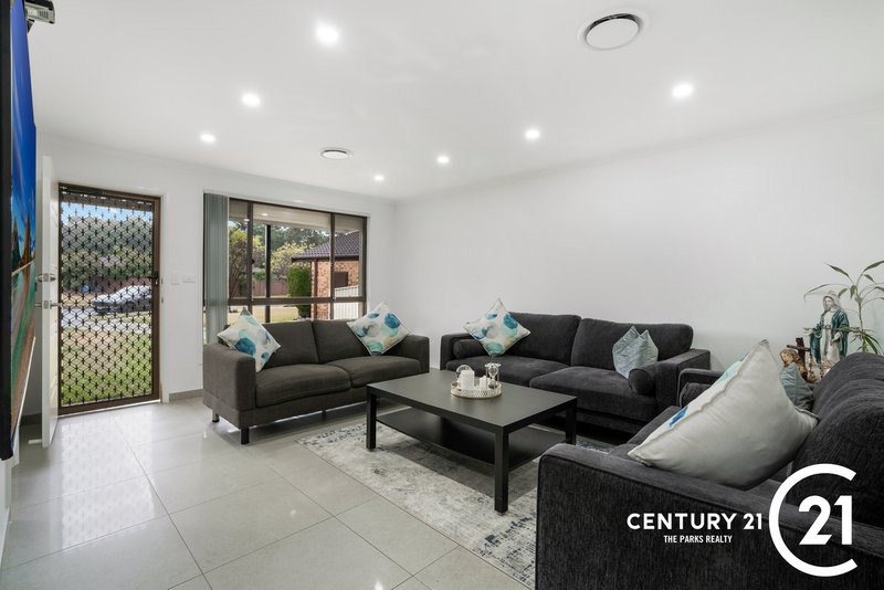 Photo - 4 Walsh Close, Edensor Park NSW 2176 - Image 2