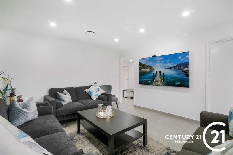 Photo - 4 Walsh Close, Edensor Park NSW 2176 - Image 3