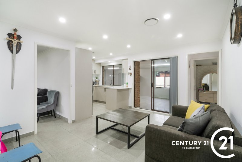 Photo - 4 Walsh Close, Edensor Park NSW 2176 - Image 4