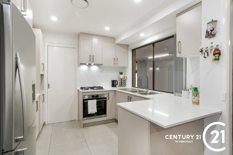 Photo - 4 Walsh Close, Edensor Park NSW 2176 - Image 5