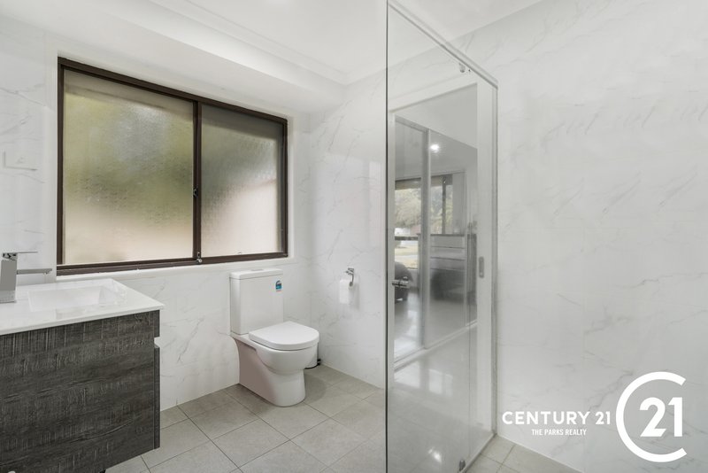Photo - 4 Walsh Close, Edensor Park NSW 2176 - Image 9