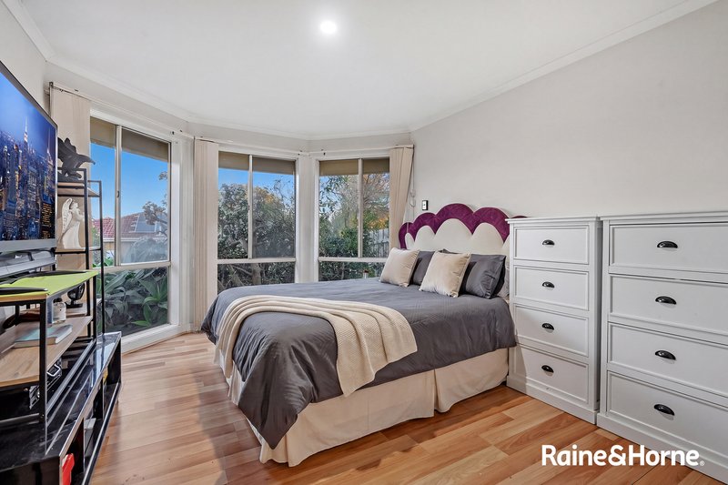 Photo - 4 Waltham Mews, Cranbourne East VIC 3977 - Image 2
