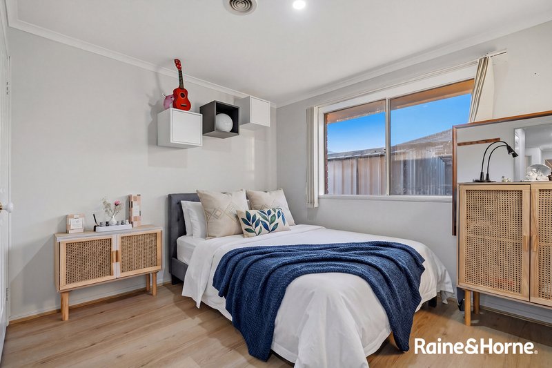 Photo - 4 Waltham Mews, Cranbourne East VIC 3977 - Image 4