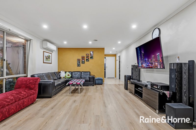 Photo - 4 Waltham Mews, Cranbourne East VIC 3977 - Image 5