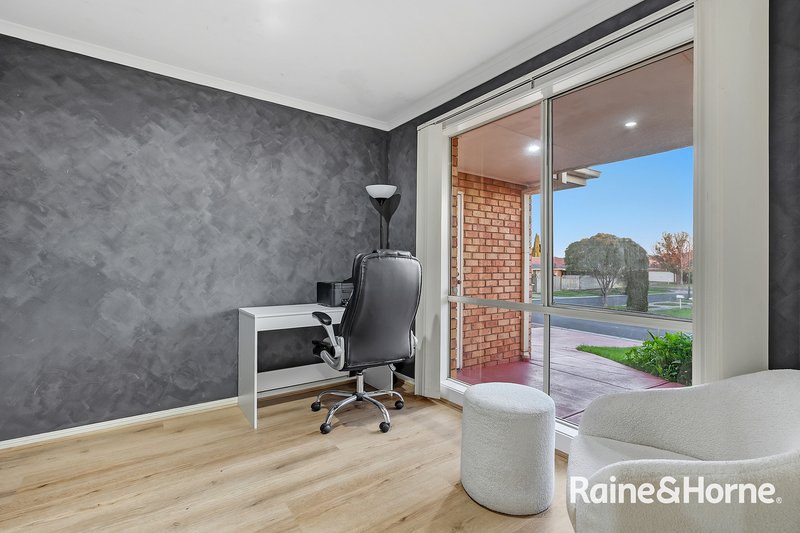 Photo - 4 Waltham Mews, Cranbourne East VIC 3977 - Image 7