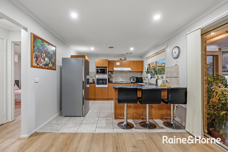 Photo - 4 Waltham Mews, Cranbourne East VIC 3977 - Image 11