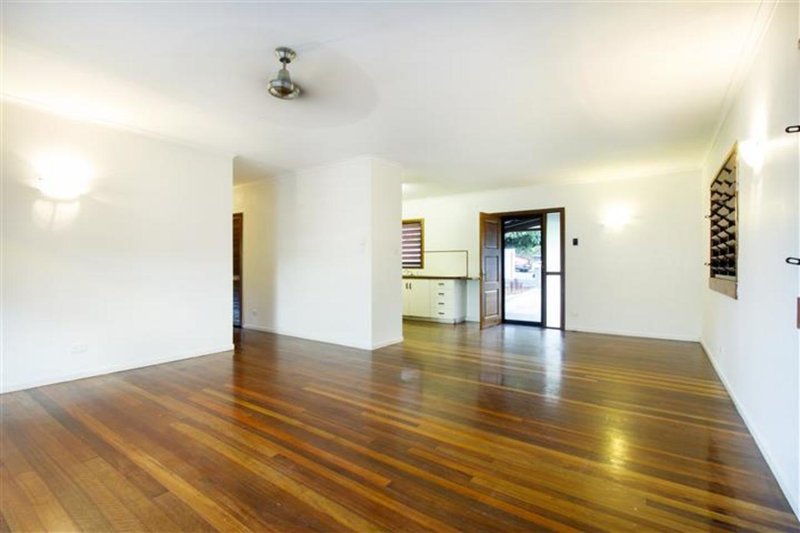 Photo - 4 Wambiri Street, Cannonvale QLD 4802 - Image 5