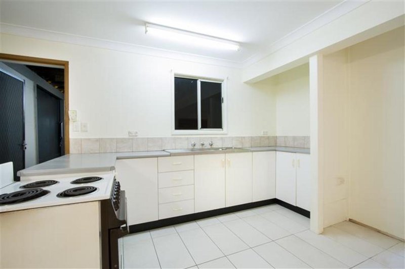 Photo - 4 Wambiri Street, Cannonvale QLD 4802 - Image 12