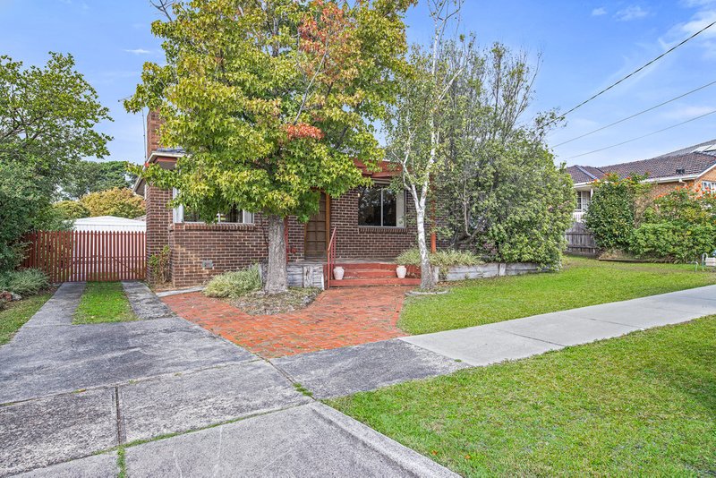 Photo - 4 Waratah Street, Glen Waverley VIC 3150 - Image 2