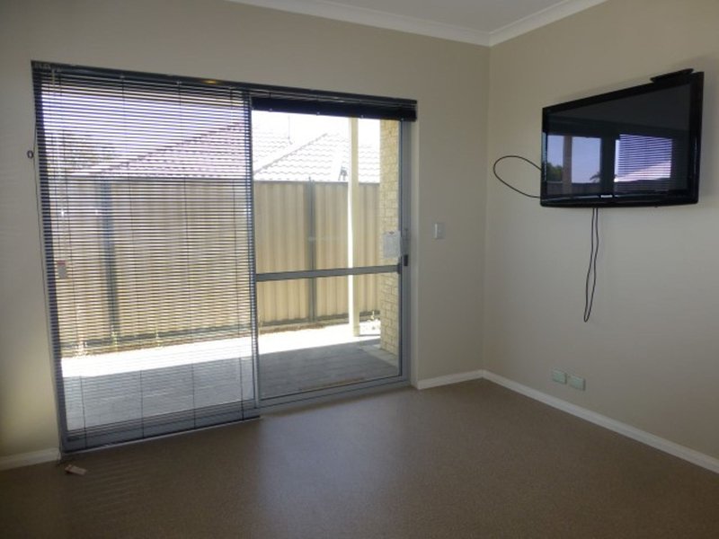 Photo - 4 Wardle Court, Piara Waters WA 6112 - Image 13