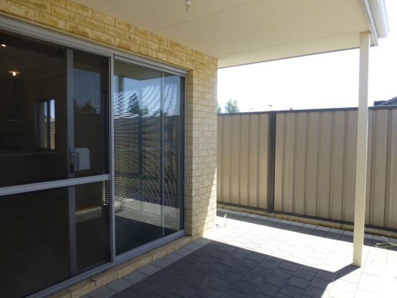 Photo - 4 Wardle Court, Piara Waters WA 6112 - Image 18