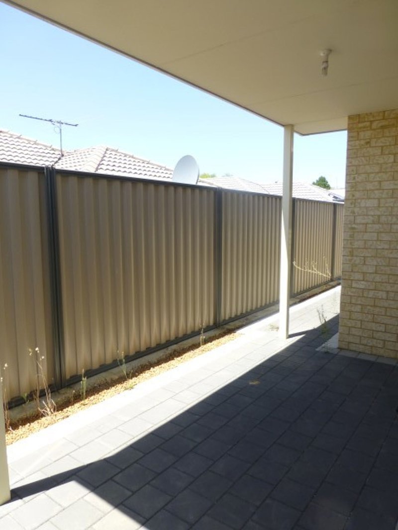 Photo - 4 Wardle Court, Piara Waters WA 6112 - Image 21