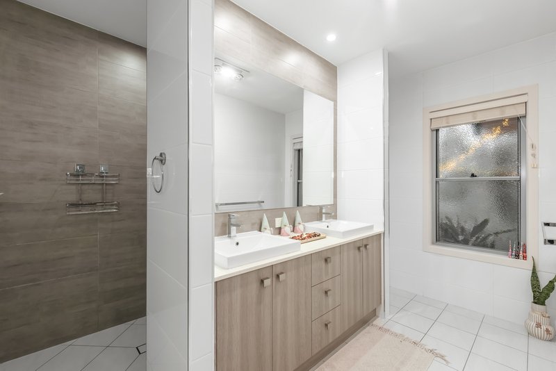 Photo - 4 Warrabah Close, Pimpama QLD 4209 - Image 7