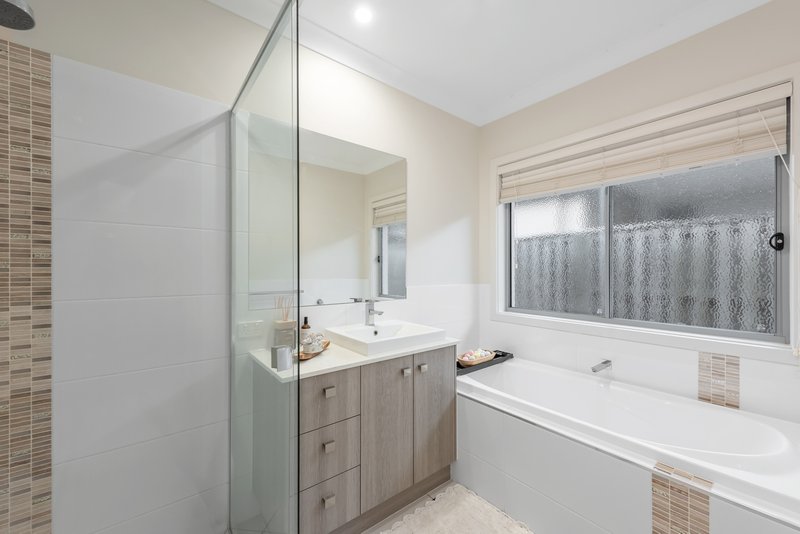 Photo - 4 Warrabah Close, Pimpama QLD 4209 - Image 10