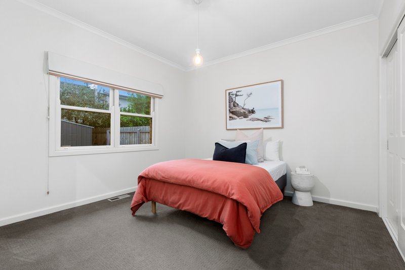 Photo - 4 Warren Road, Cheltenham VIC 3192 - Image 13