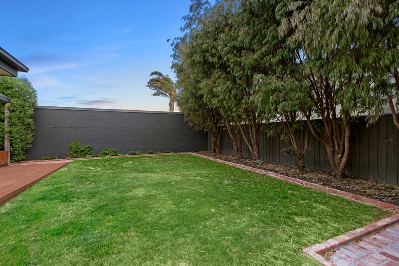 Photo - 4 Warren Road, Cheltenham VIC 3192 - Image 18