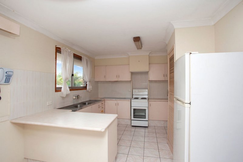 Photo - 4 Warrina Cr , Burleigh Waters QLD 4220 - Image 5