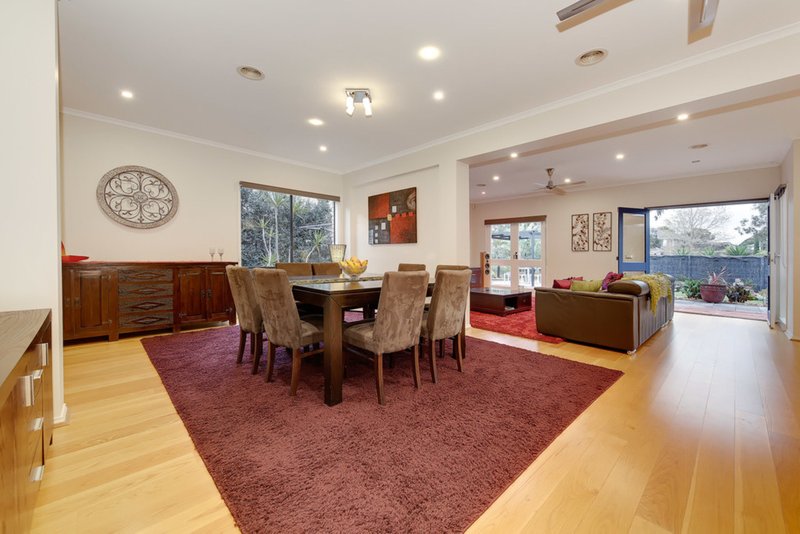 Photo - 4 Waterford Close, Caroline Springs VIC 3023 - Image 4