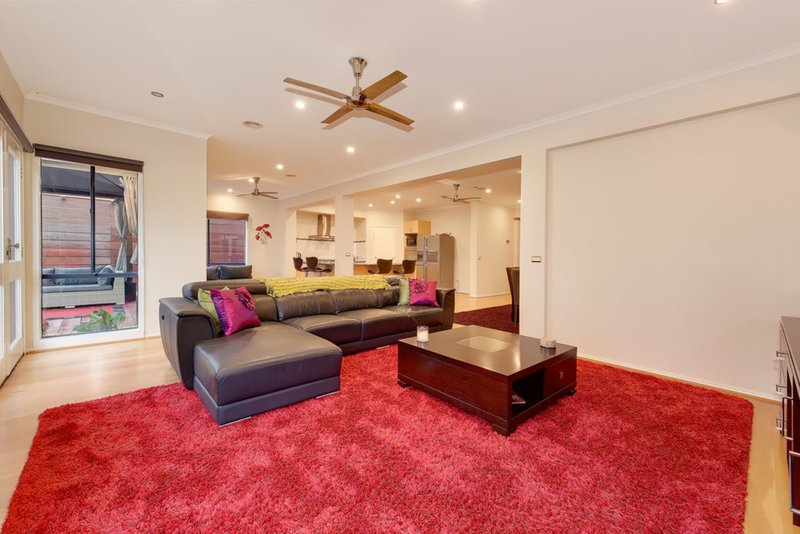 Photo - 4 Waterford Close, Caroline Springs VIC 3023 - Image 6