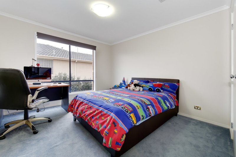 Photo - 4 Waterford Close, Caroline Springs VIC 3023 - Image 14