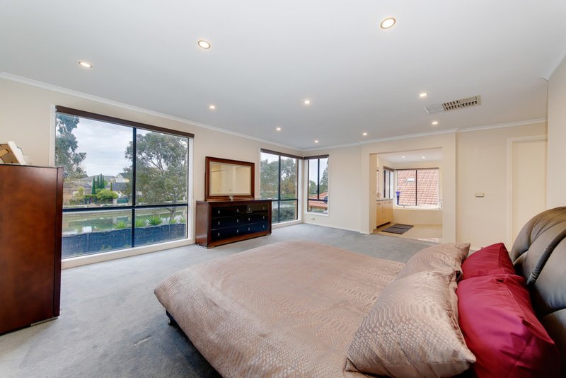 Photo - 4 Waterford Close, Caroline Springs VIC 3023 - Image 15