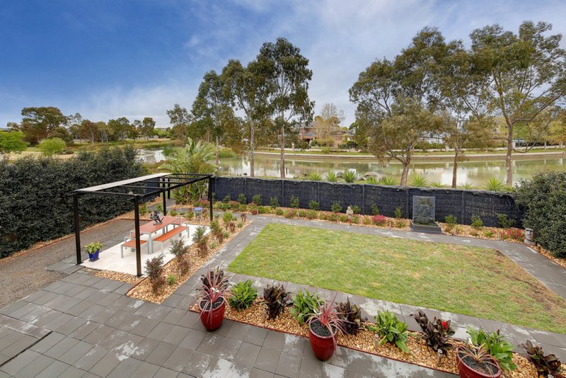 Photo - 4 Waterford Close, Caroline Springs VIC 3023 - Image 16