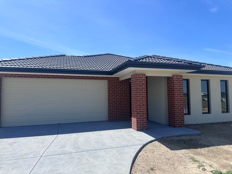 4 Wateribbon Road, Officer VIC 3809