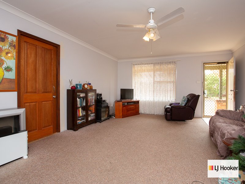 Photo - 4 Wayamba Close, Hillvue NSW 2340 - Image 3