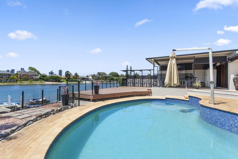 Photo - 4 Weatherly Avenue, Mermaid Waters QLD 4218 - Image 3