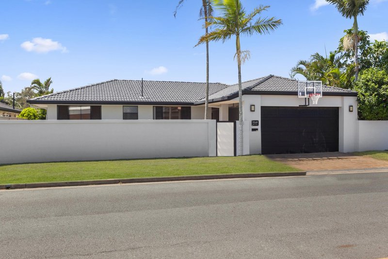 Photo - 4 Weatherly Avenue, Mermaid Waters QLD 4218 - Image 4