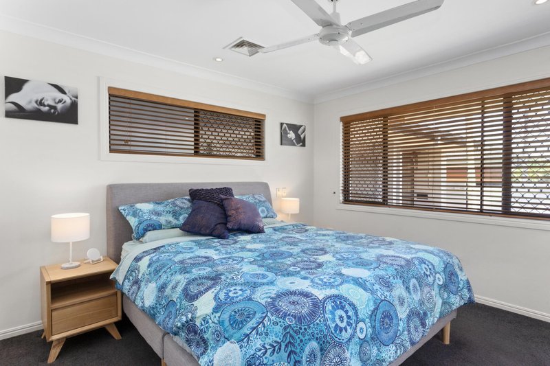 Photo - 4 Weatherly Avenue, Mermaid Waters QLD 4218 - Image 10