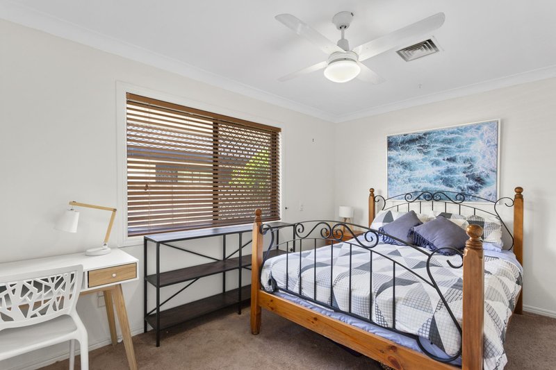 Photo - 4 Weatherly Avenue, Mermaid Waters QLD 4218 - Image 12