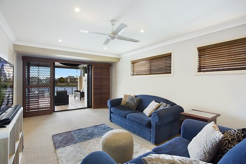 Photo - 4 Weatherly Avenue, Mermaid Waters QLD 4218 - Image 16