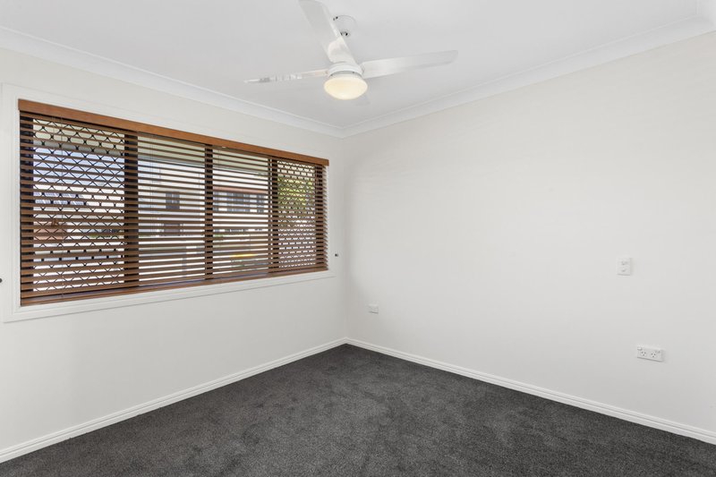 Photo - 4 Weatherly Avenue, Mermaid Waters QLD 4218 - Image 22