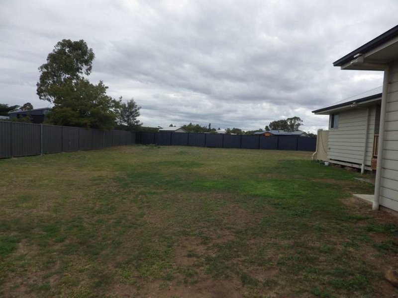 Photo - 4 Webb Court, Roma QLD 4455 - Image 11