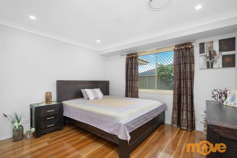 Photo - 4 Webb Place, Minto NSW 2566 - Image 9